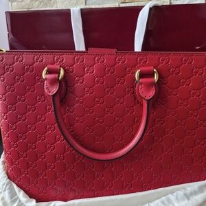 AUTHENTIC GUCCI HABISCUS RED TOTE BRAND NEW CONDITION